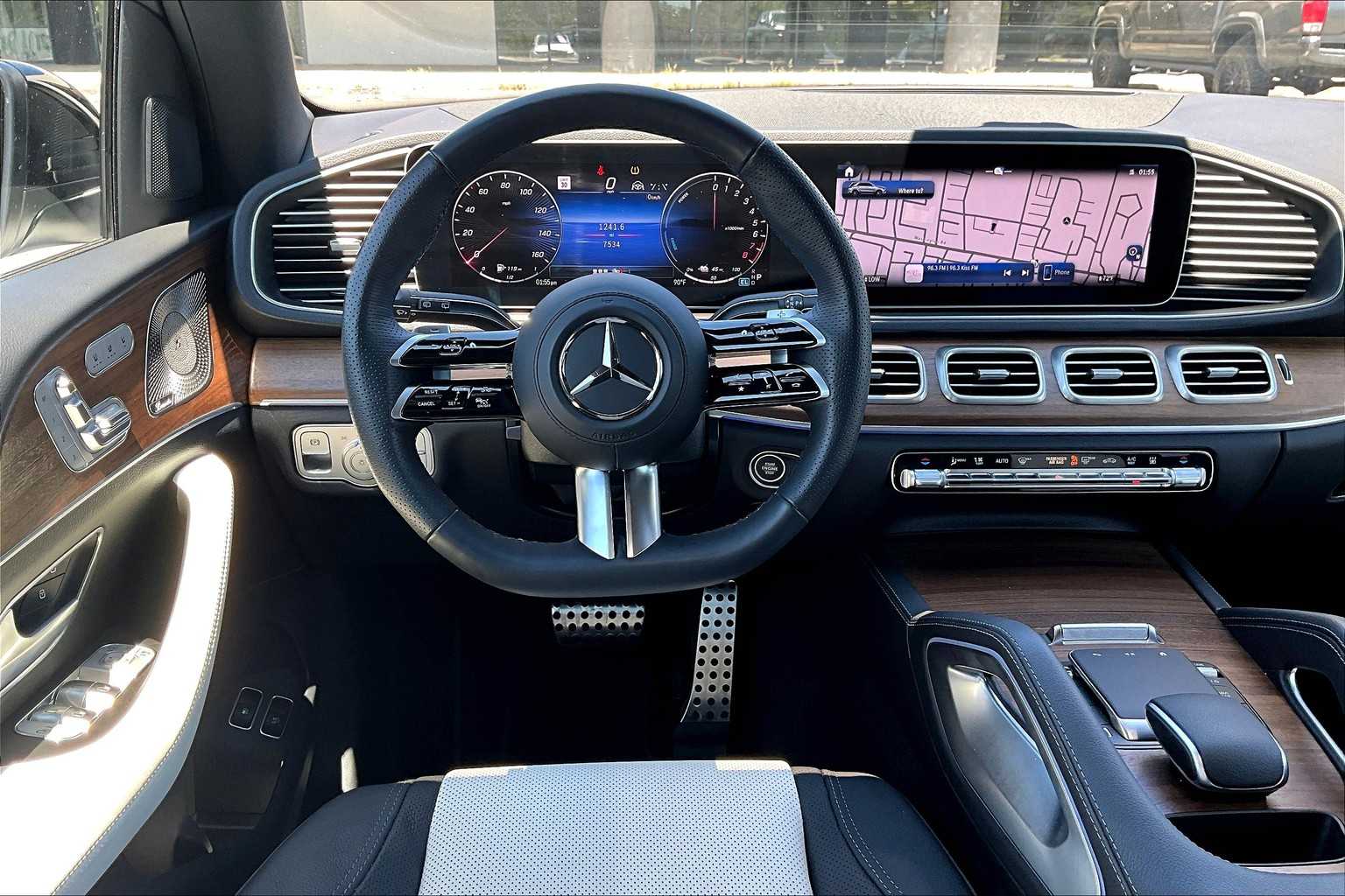 2025 Mercedes Benz GLE 450e 4MATIC photo 4