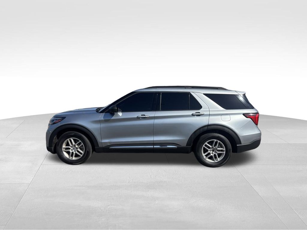 2025 Ford Explorer photo 13