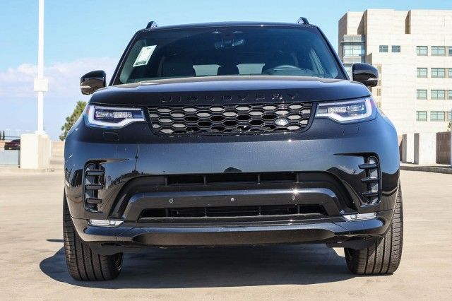 2025 Land Rover Discovery SE photo 2