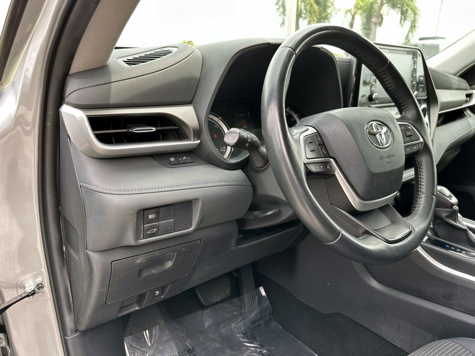 2022 Toyota Highlander LE Hybrid photo 19