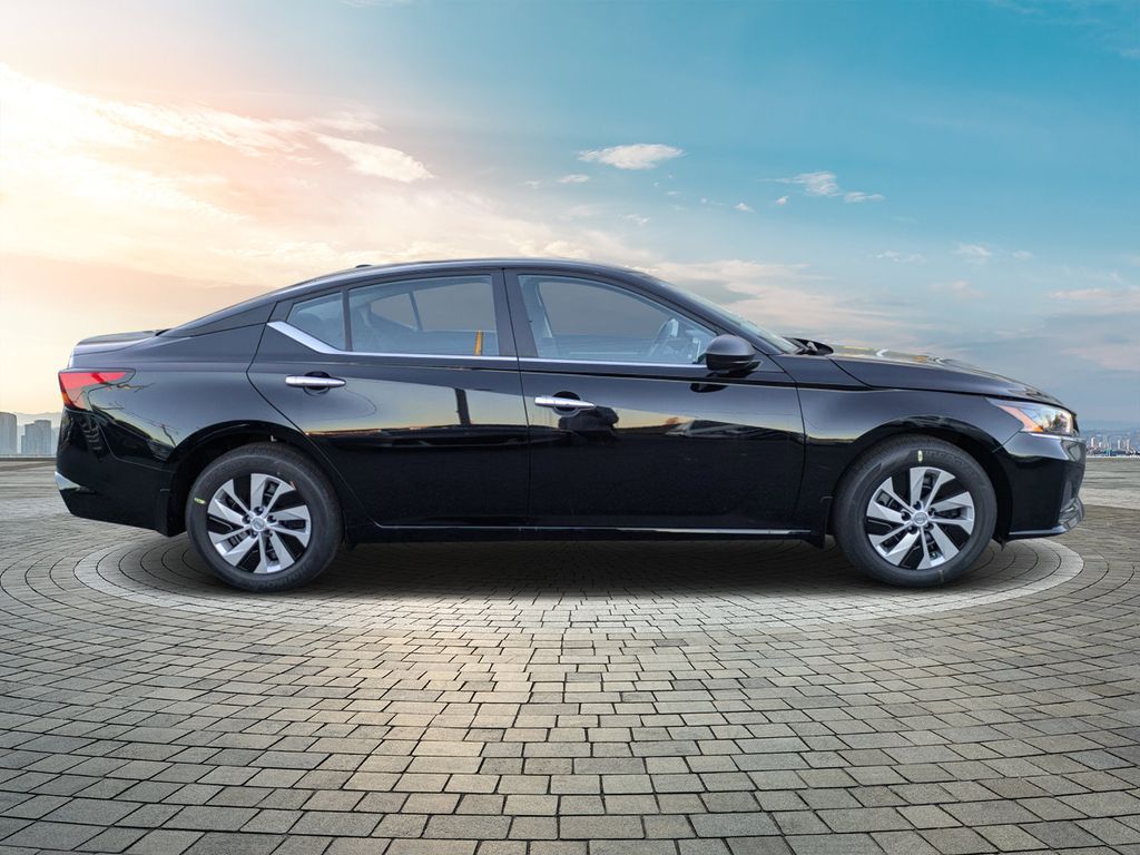 2025 Nissan Altima S photo 2