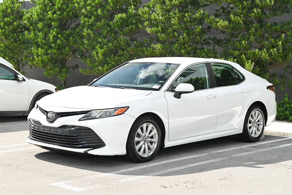 2019 Toyota Camry LE's photo