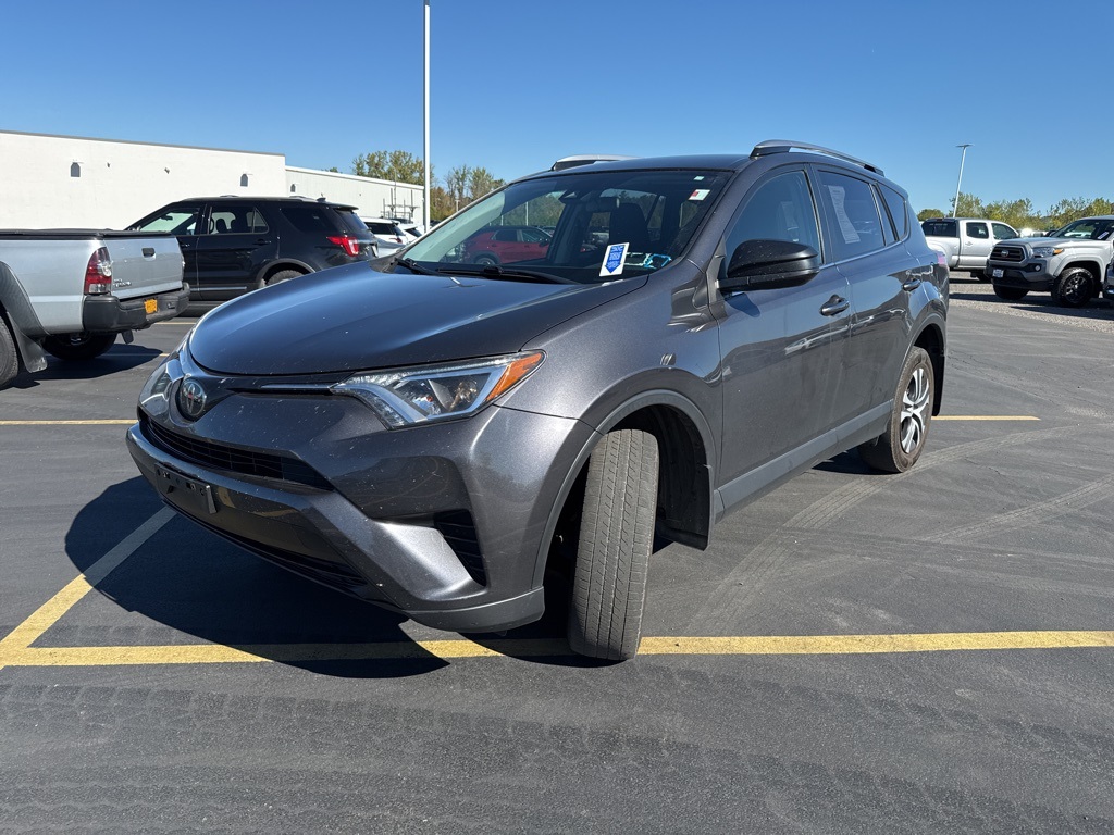 2018 Toyota RAV4 LE photo 4