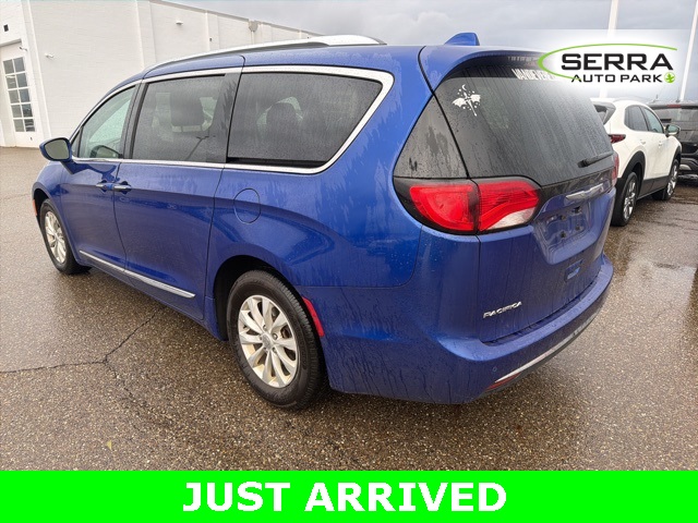 2018 Chrysler Pacifica Touring L photo 4