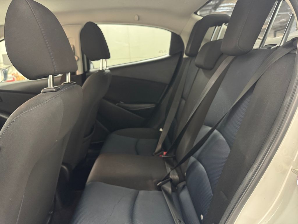 2020 Toyota Yaris L photo 19