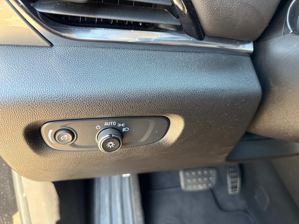 2020 Chevrolet Traverse LS photo 16