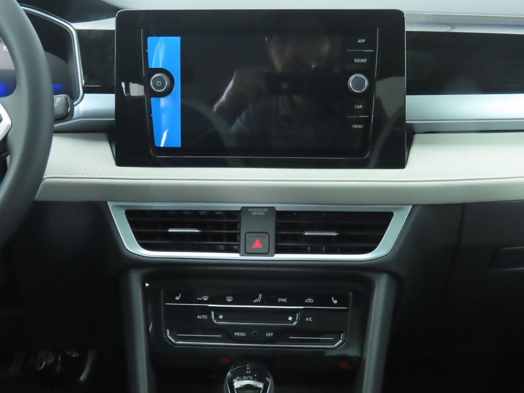 2025 Volkswagen Taos SE photo 14