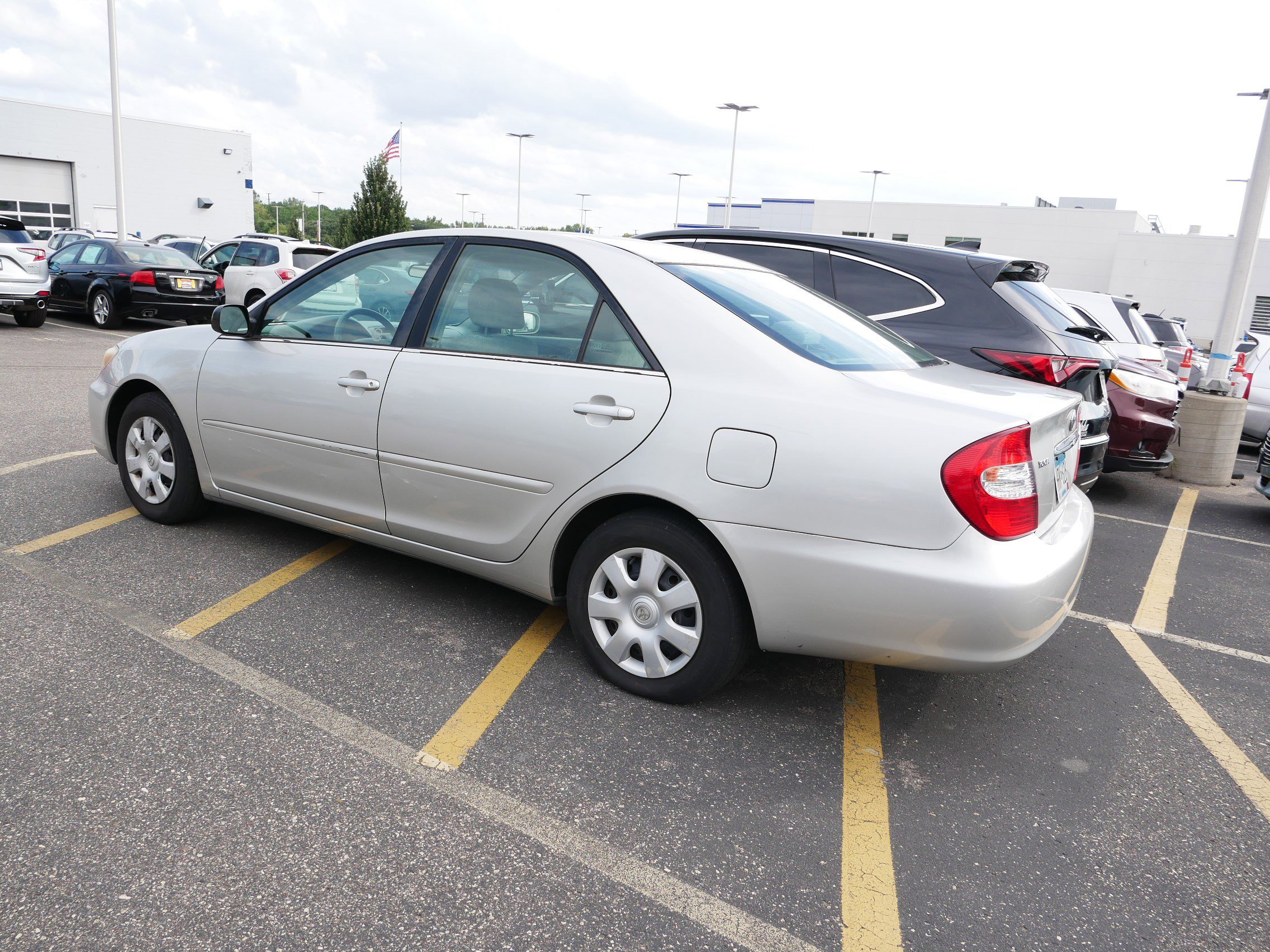 2004 Toyota Camry LE photo 4