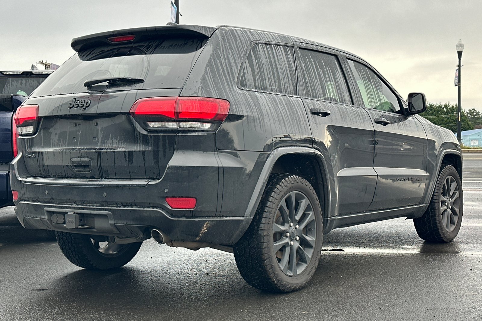 2021 Jeep Grand Cherokee Laredo X photo 2