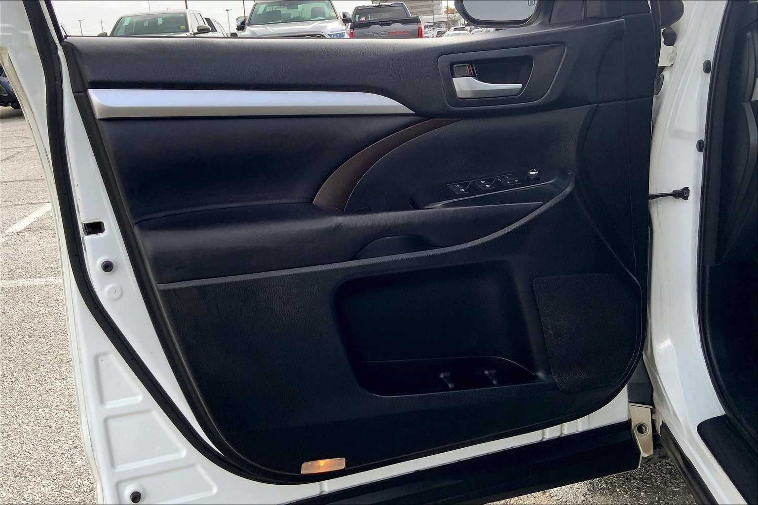 2017 Toyota Highlander XLE photo 13