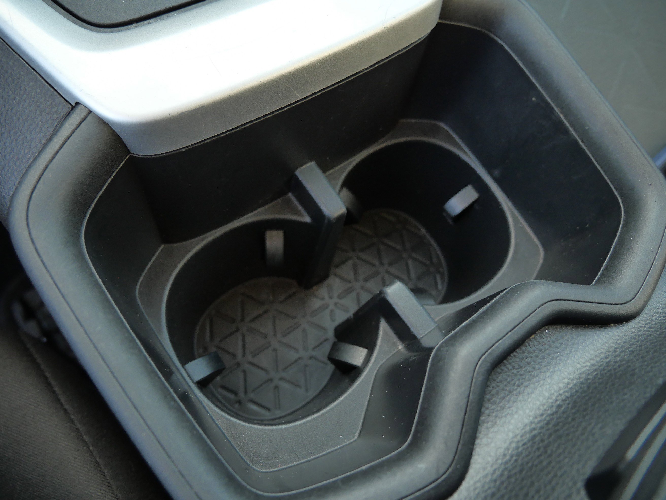 2023 Toyota RAV4 XLE photo 29