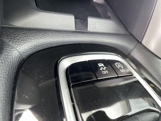 2025 Toyota Corolla Cross XLE photo 23