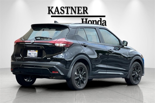 2024 Nissan Kicks SR photo 2