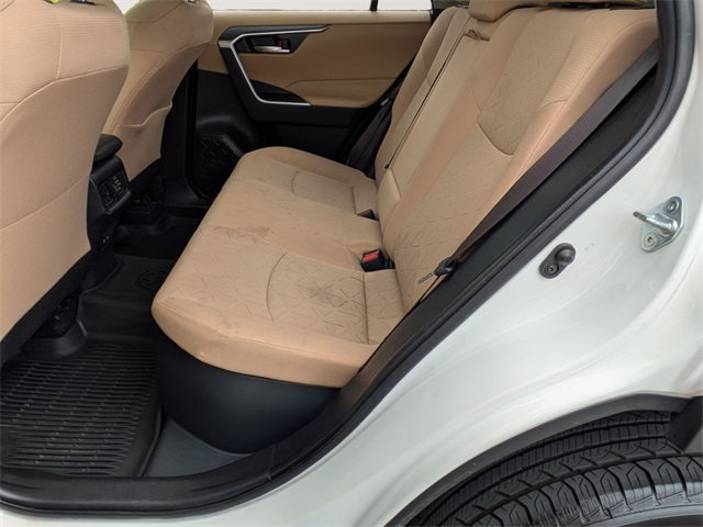 2019 Toyota RAV4 Hybrid XLE photo 19