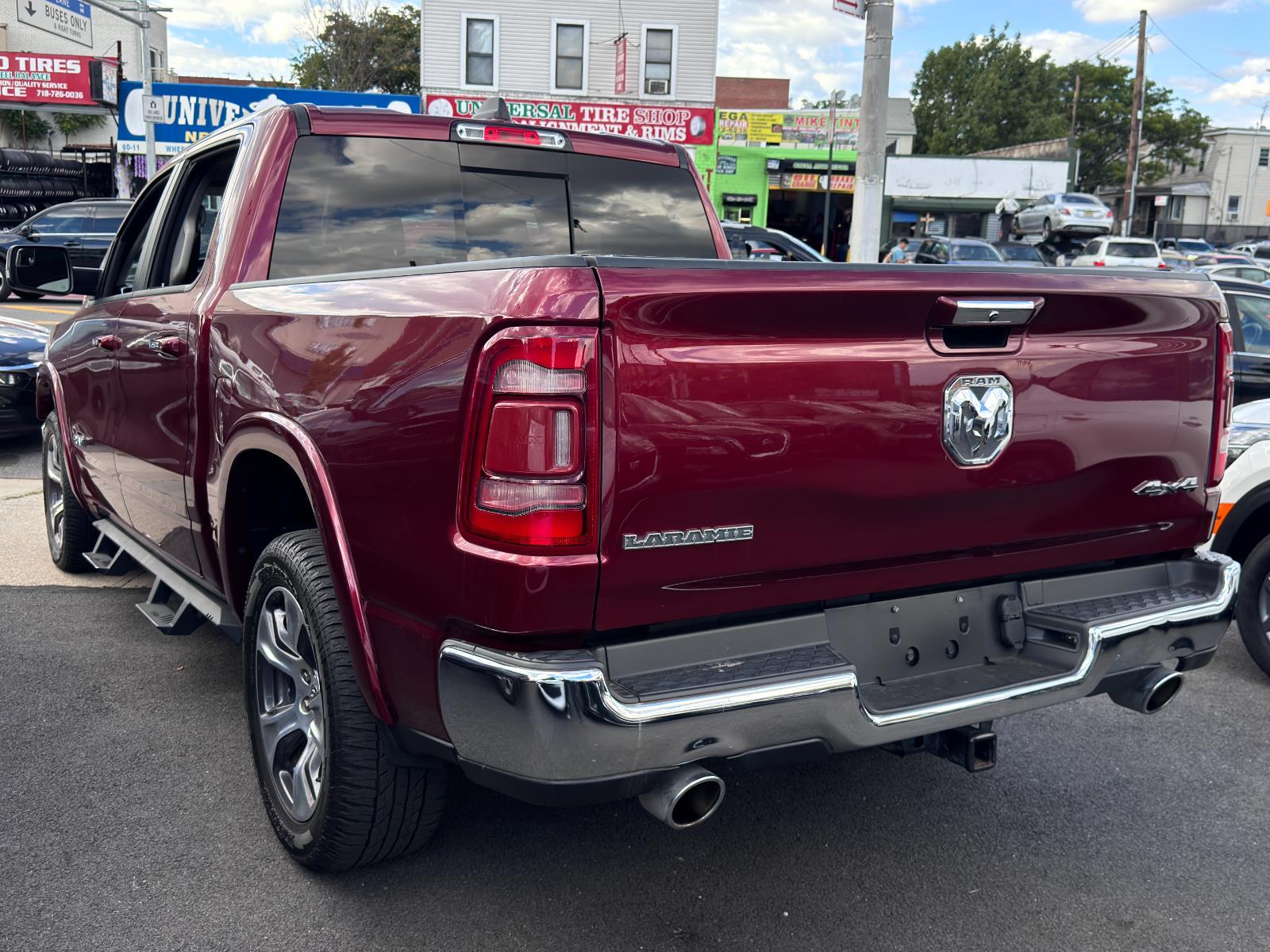 2022 Ram 1500 Laramie photo 6