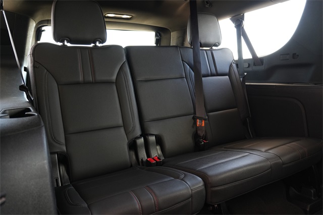 2022 Chevrolet Suburban RST photo 18