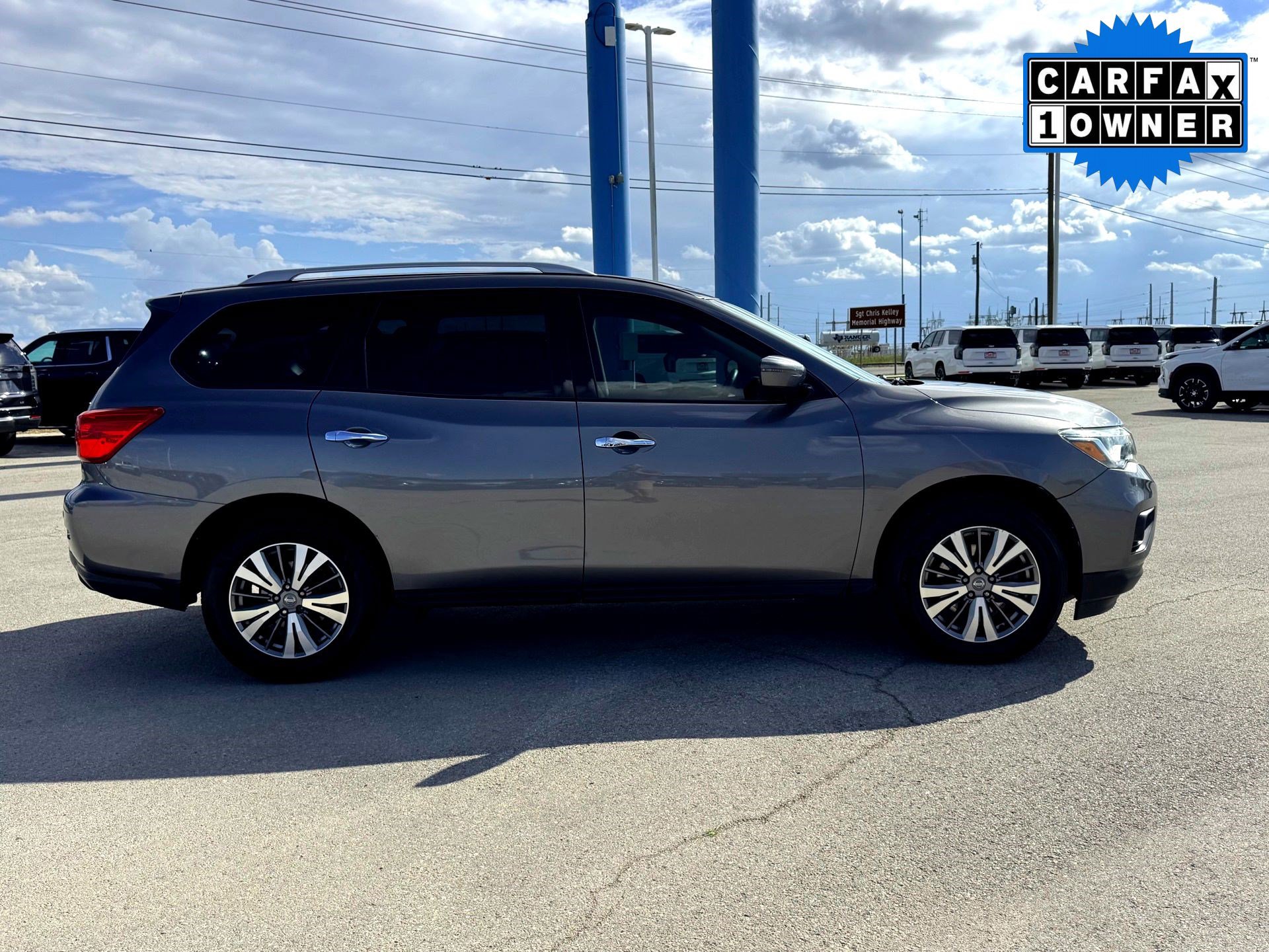 2019 Nissan Pathfinder SV photo 4