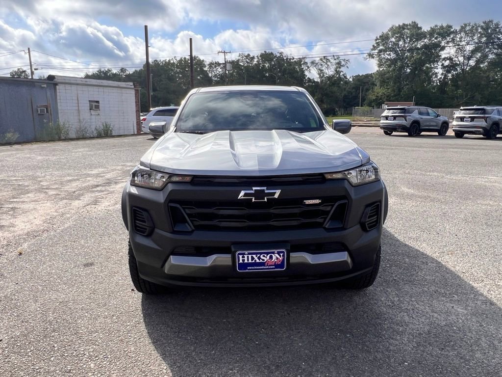 2025 Chevrolet Colorado Trail Boss photo 2