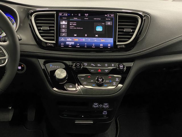 2025 Chrysler Pacifica photo 9
