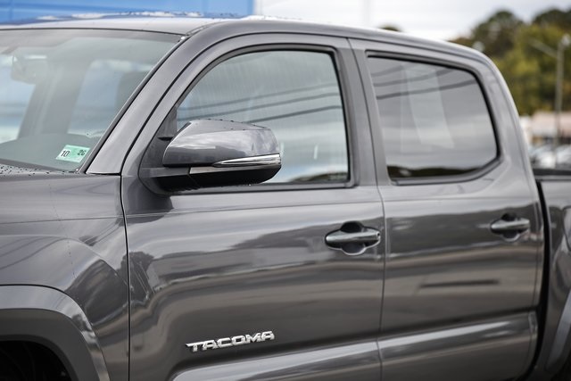 2017 Toyota Tacoma TRD Sport 4x4 photo 3