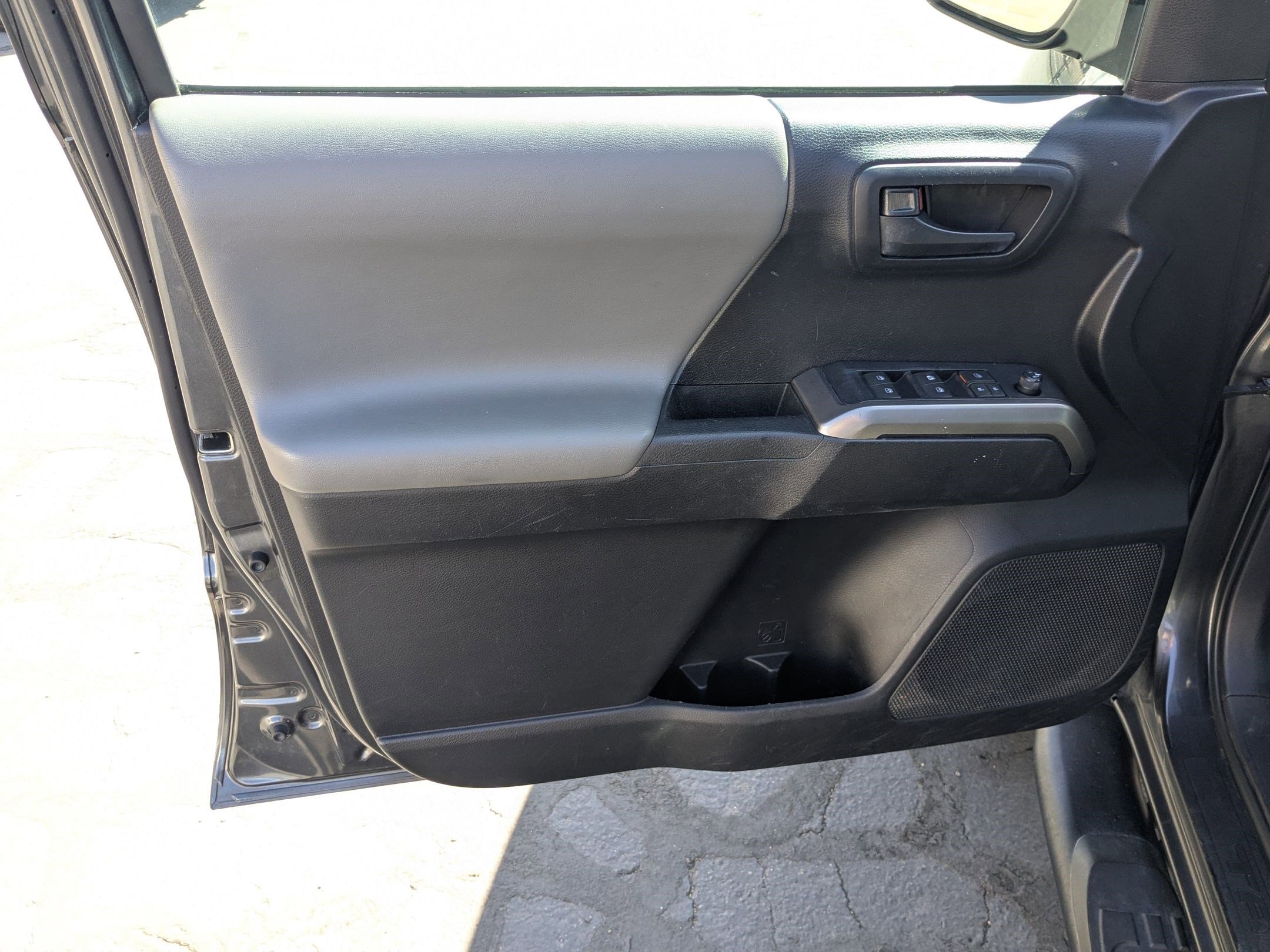 2020 Toyota Tacoma SR5 photo 11