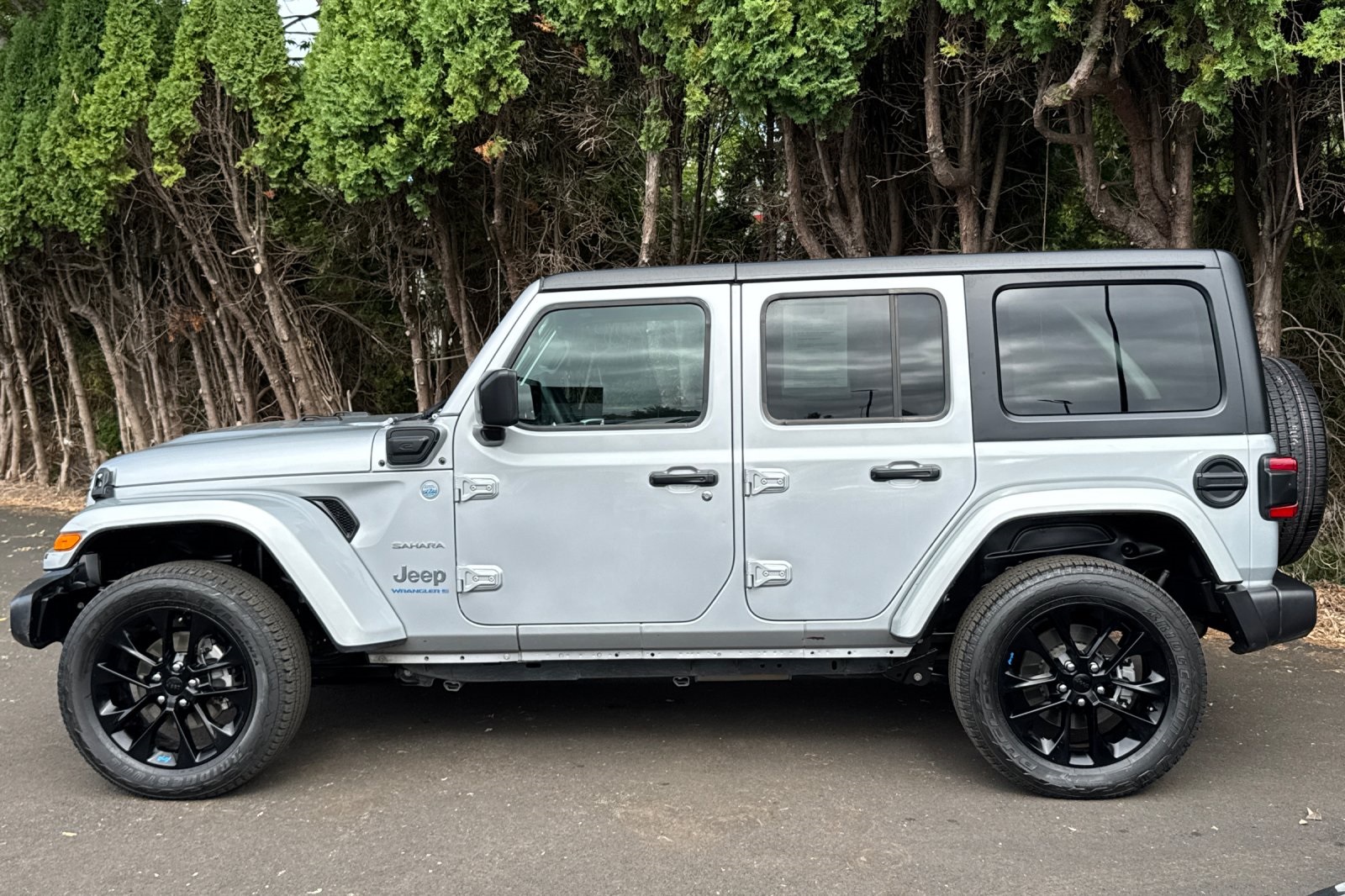 2023 Jeep Wrangler Sahara 4xe photo 7