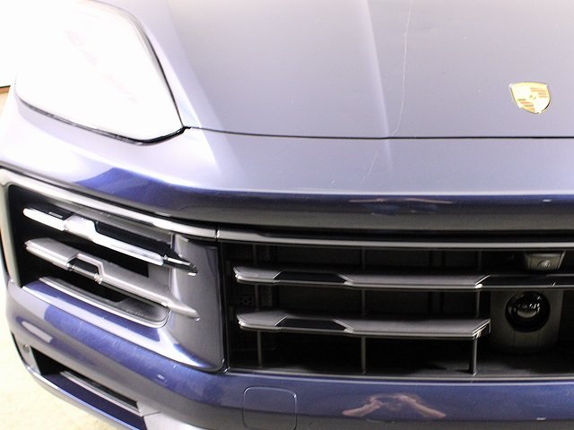 2025 Porsche Cayenne photo 11