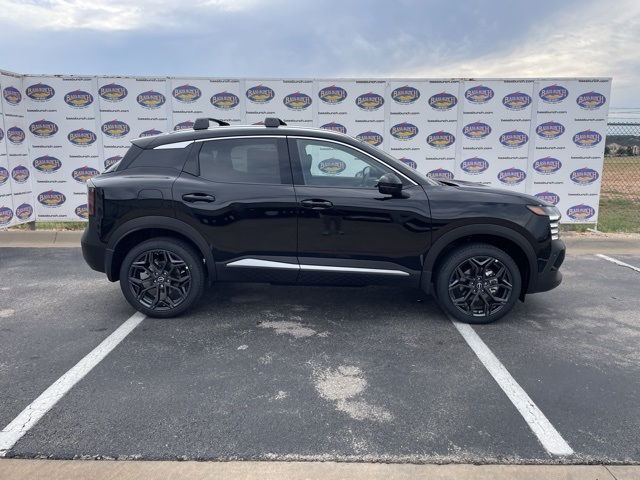 2026 Nissan KICKS SR's photo