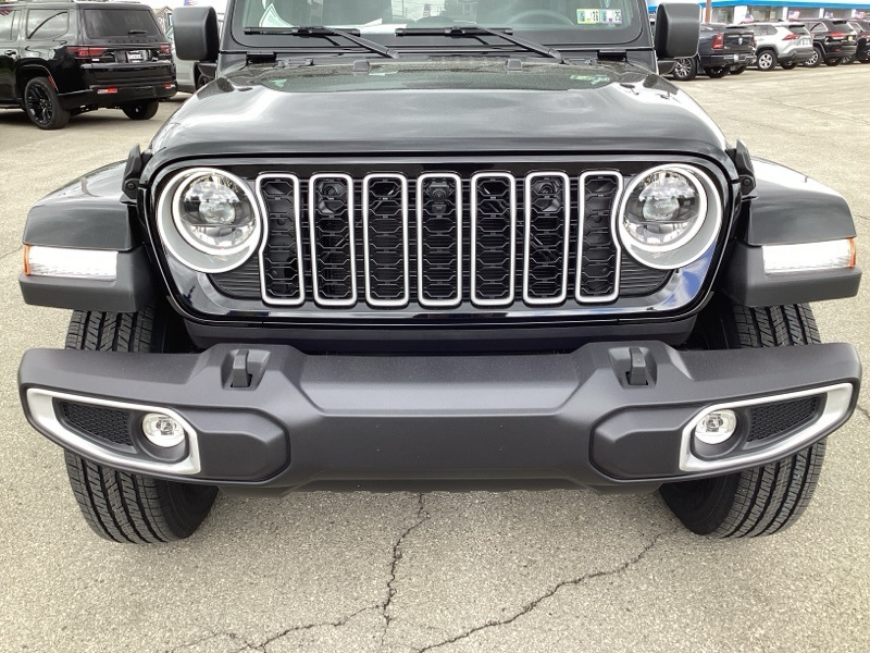 2025 Jeep Wrangler Sahara photo 3