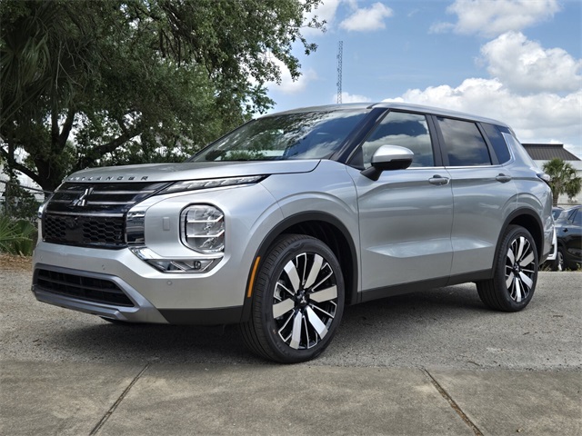 2025 Mitsubishi Outlander SE photo 4