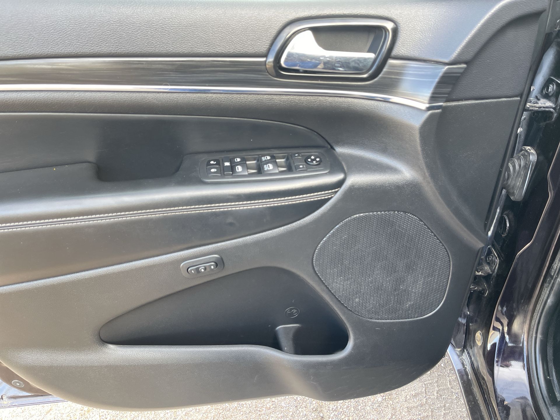 2021 Jeep Grand Cherokee Anniversary Edition photo 17
