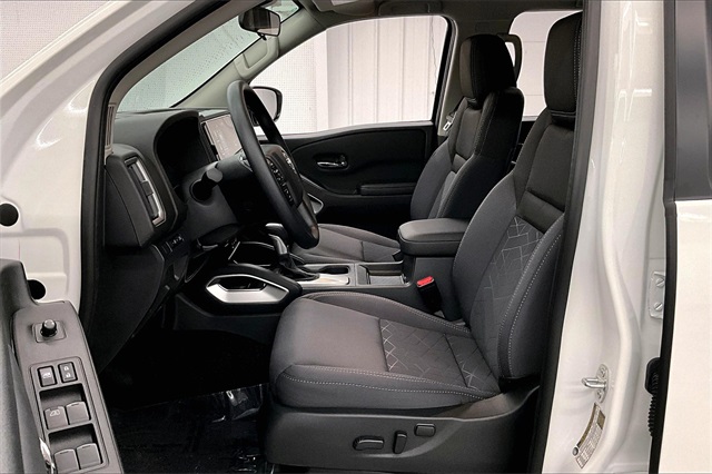 2025 Nissan Frontier SV photo 9