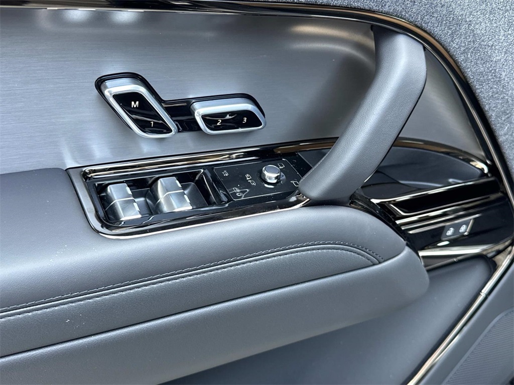 2025 Land Rover Range Rover Sport SE photo 19