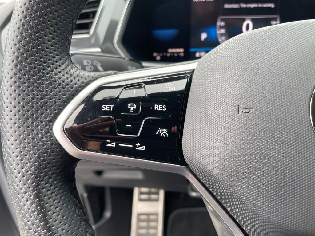 2023 Volkswagen Tiguan SE R-Line Black photo 24