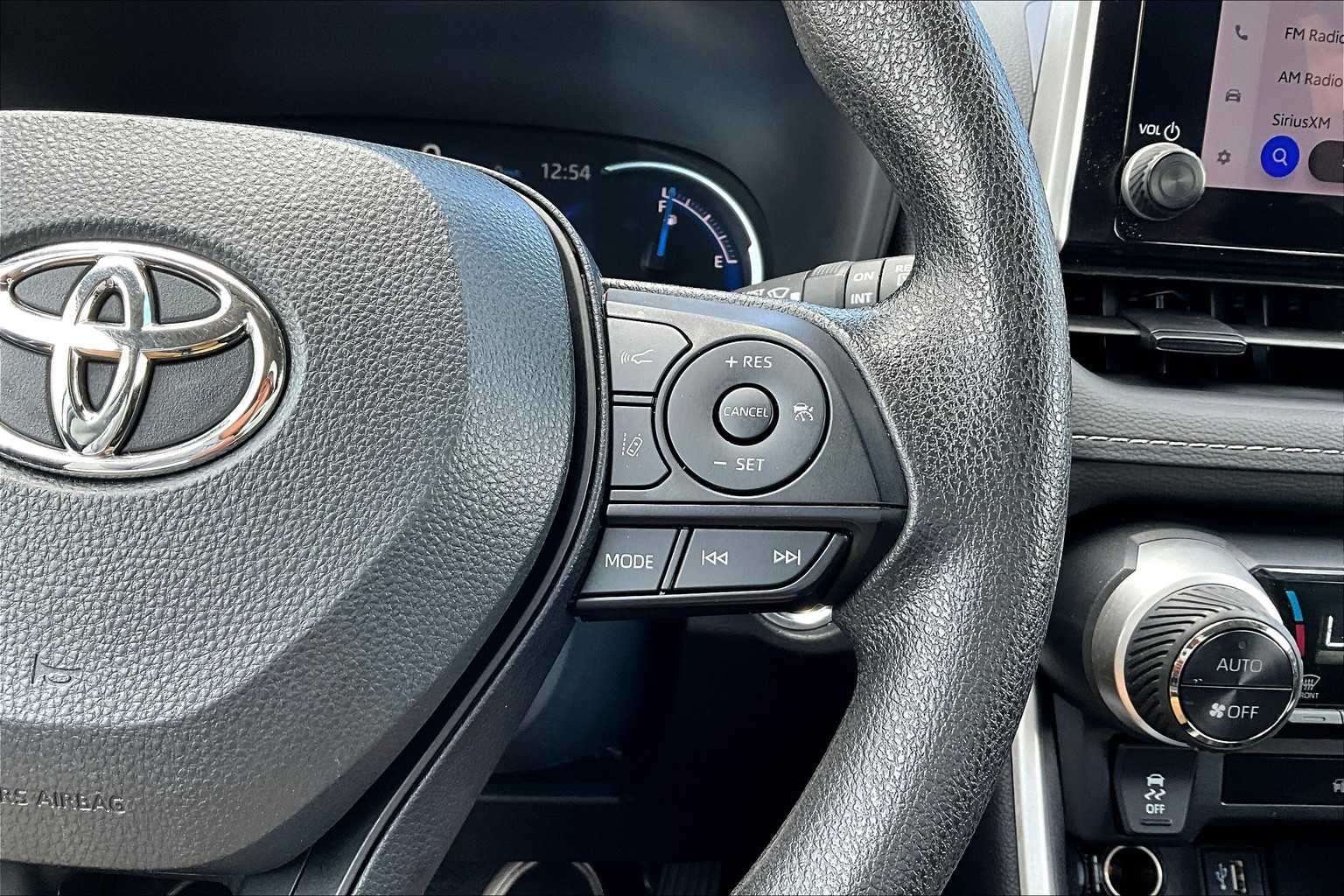 2024 Toyota RAV4 Hybrid XLE photo 15