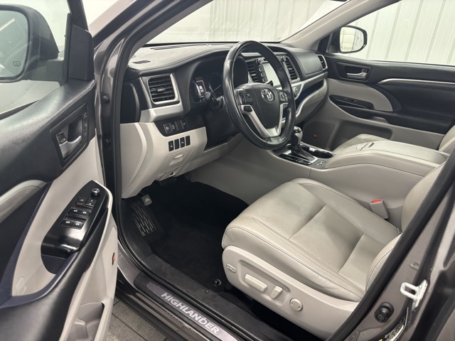 2018 Toyota Highlander Limited photo 13