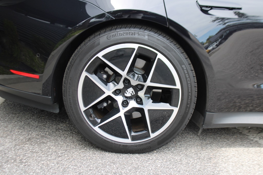 2025 Porsche Taycan Base photo 14