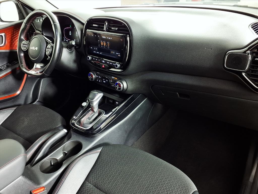 2023 Kia Soul GT-Line photo 12