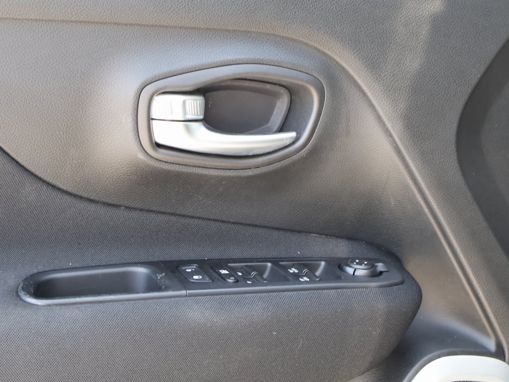 2020 Jeep Renegade Latitude photo 20