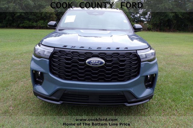 2025 Ford Explorer ST-Line photo 2