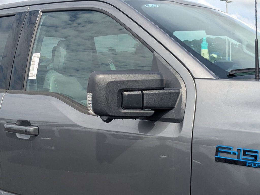 2025 Ford F-150 Lightning photo 11