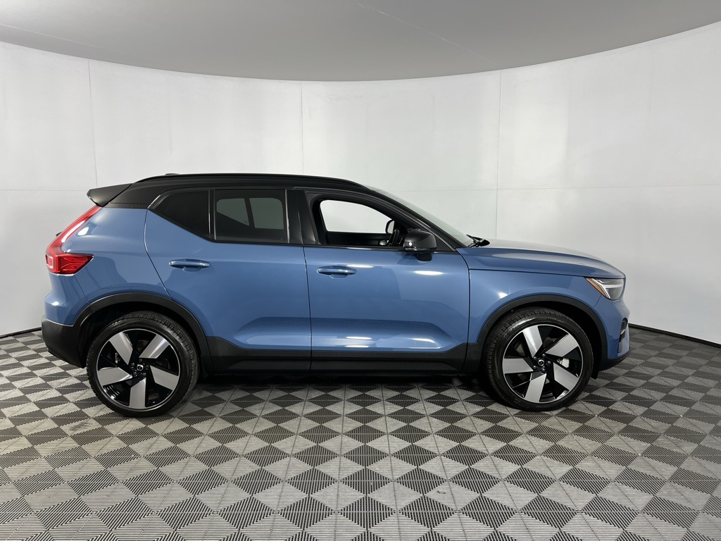 2023 Volvo XC40 Recharge Ultimate photo 3