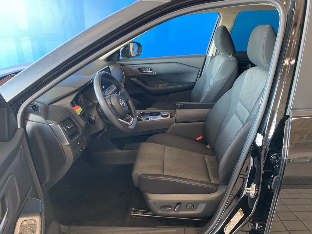 2024 Nissan Rogue SV photo 2