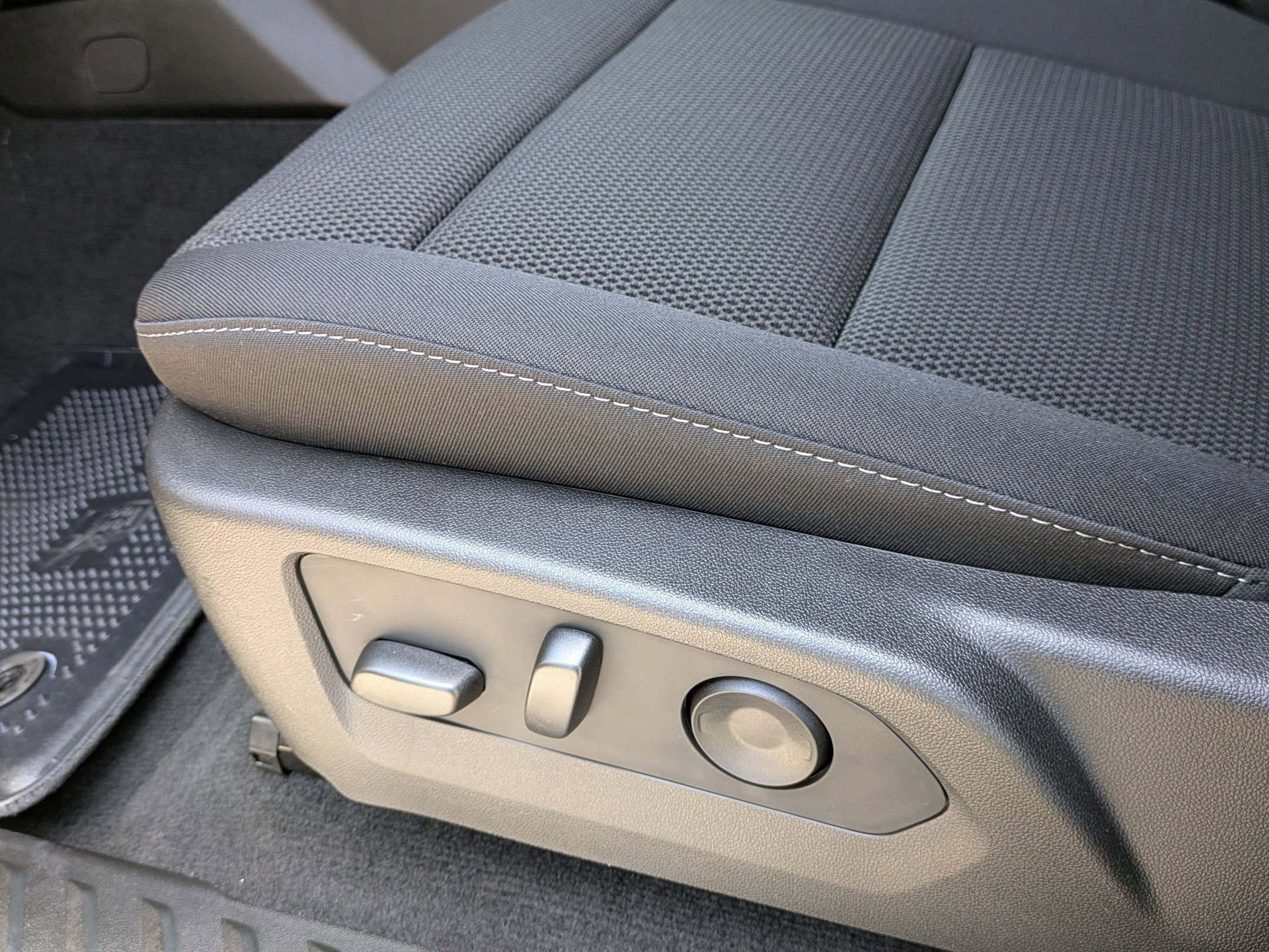 2025 Chevrolet Colorado Work Truck LT photo 12