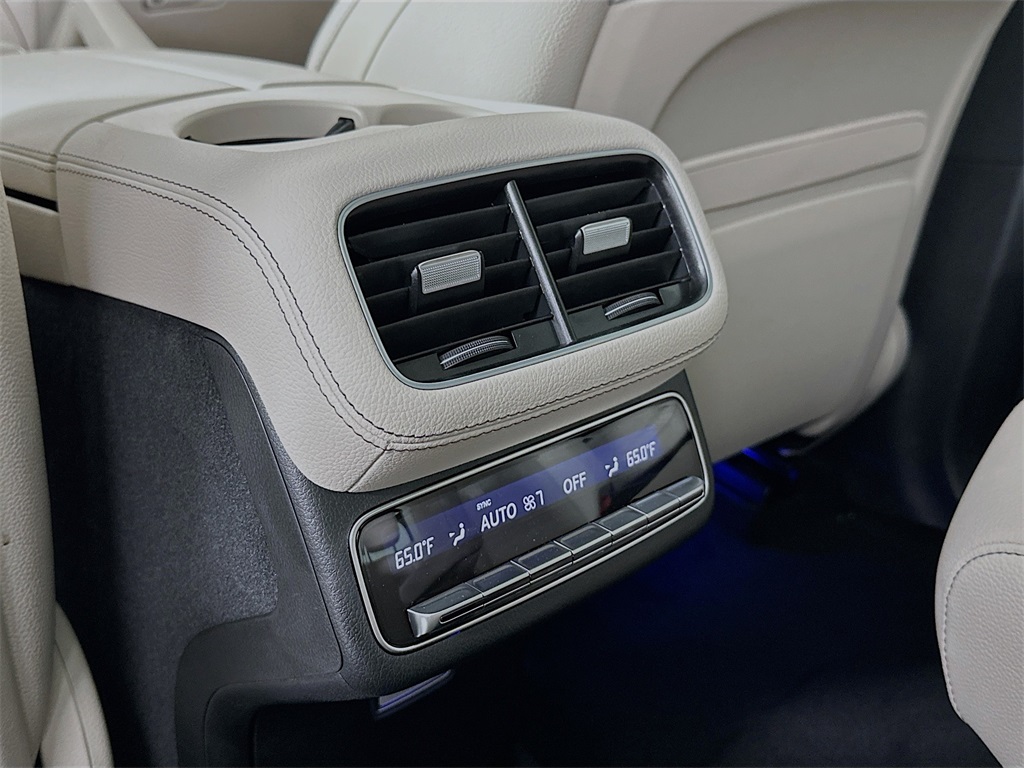 2026 Mercedes Benz GLS 580 4MATIC photo 25
