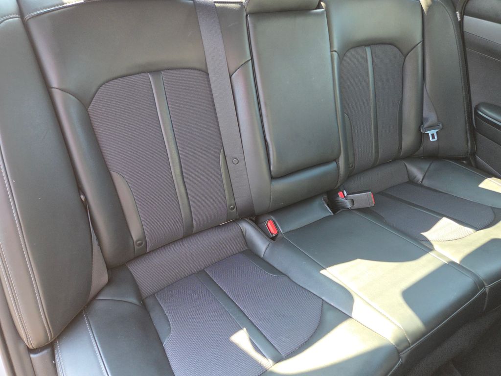 2022 Kia K5 GT-Line photo 18