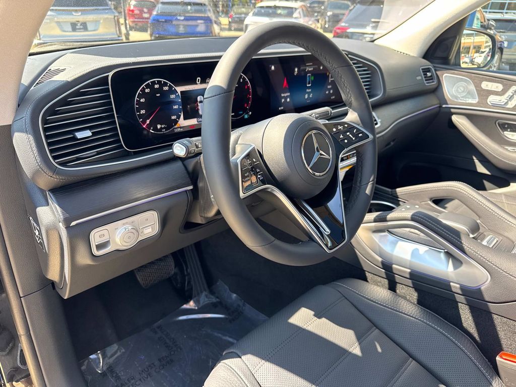 2026 Mercedes Benz GLS 450 4MATIC photo 19