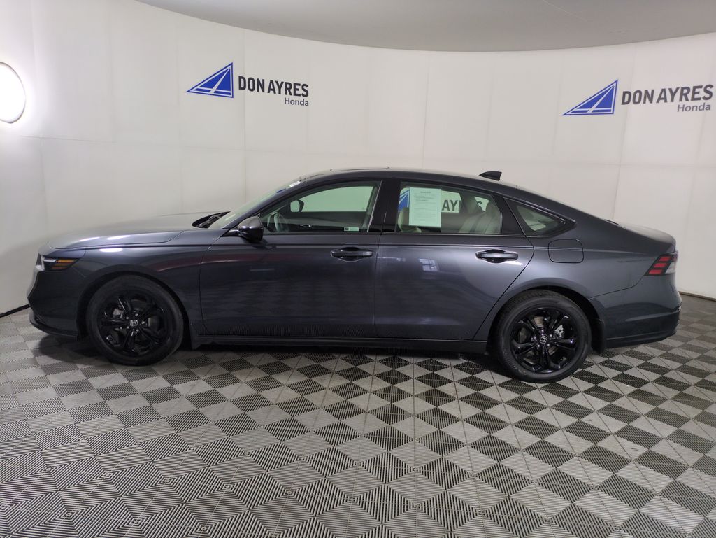 2025 Honda Accord SE photo 2