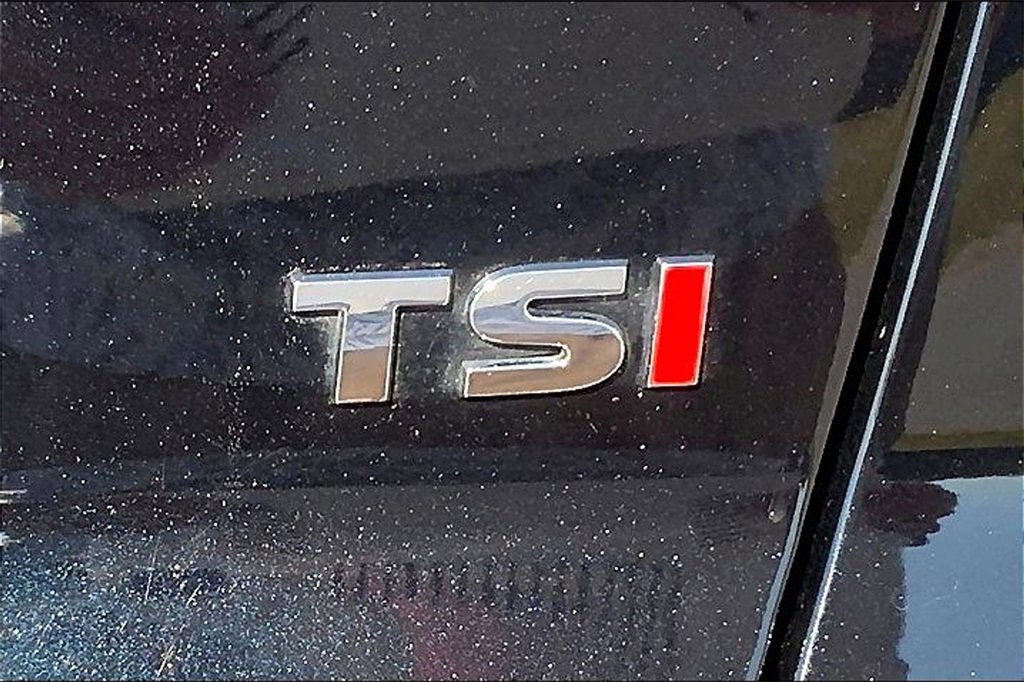 2019 Volkswagen Passat 2.0T Wolfsburg Edition photo 8