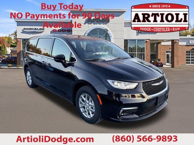 2026 Chrysler Pacifica Select's photo